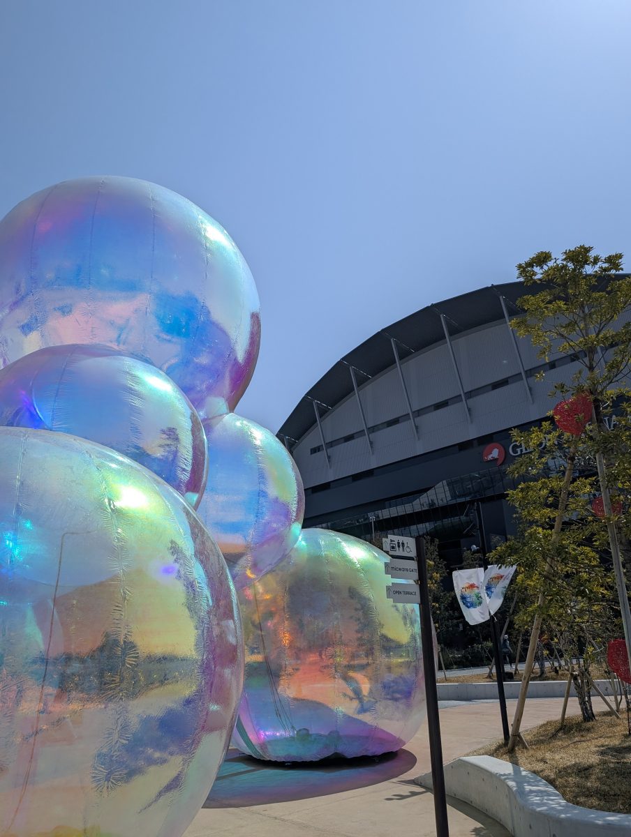 神戸・GLION ARENA KOBE周辺で楽しむ！幻想的なアート展示とアイドルイベント