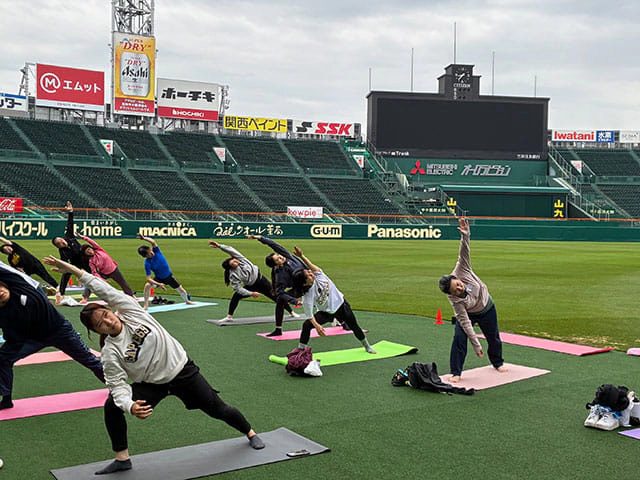 西宮市｜甲子園球場のグラウンドで本格ヨガ！非日常体験「グローバルウェルネスデー＆国際ヨガデー2026」開催