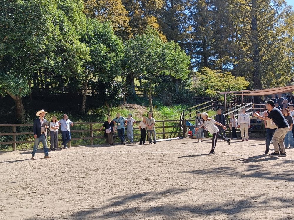六甲山牧場で大盛り上がり！恒例「蹄鉄投げ大会」でワインをGETしよう